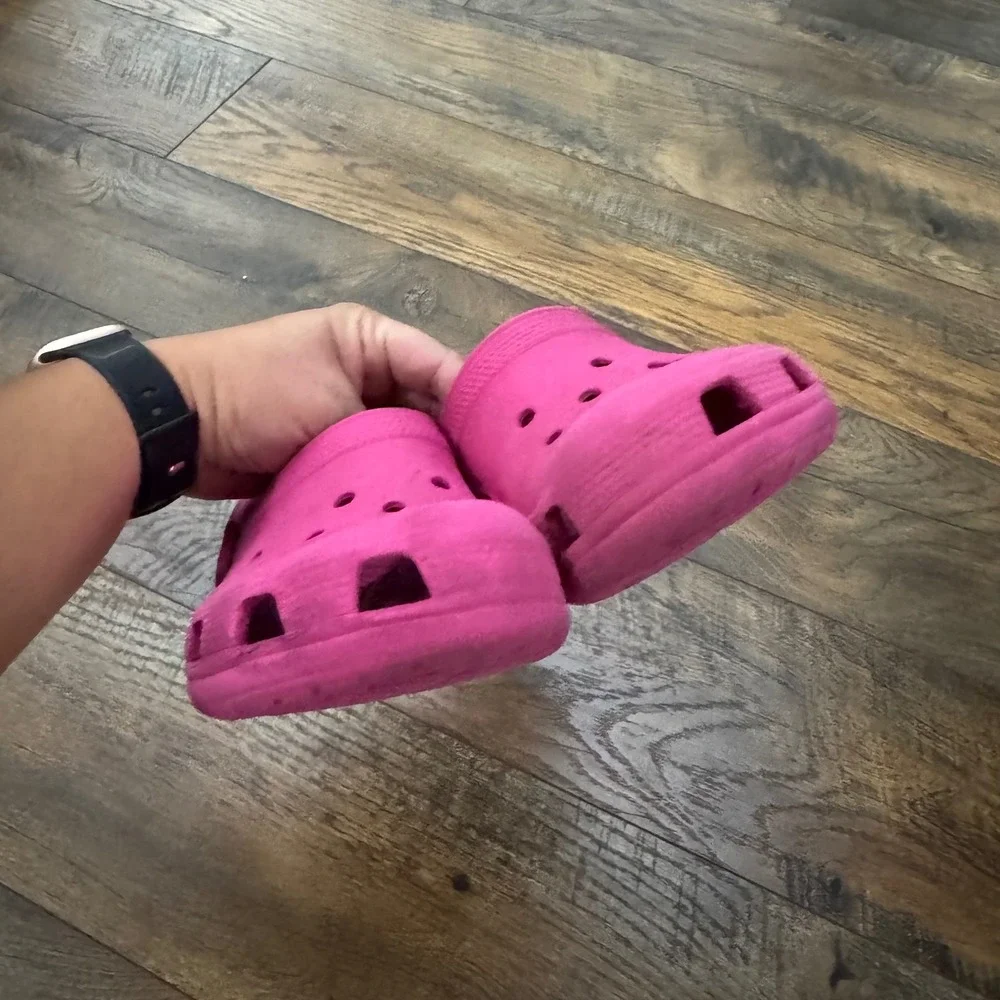 Crocs Classic Clogs Pink Girls Kids J2 Comfort Slip On Water Shoes Beach Summer